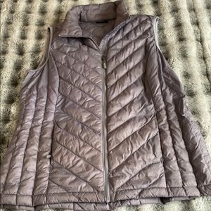 Women's 32 degree heat Quilted lavender  Vest. Medium